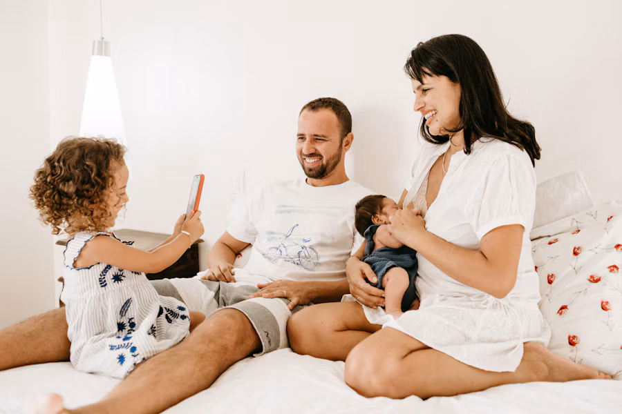 Família feliz protegida pela LBH